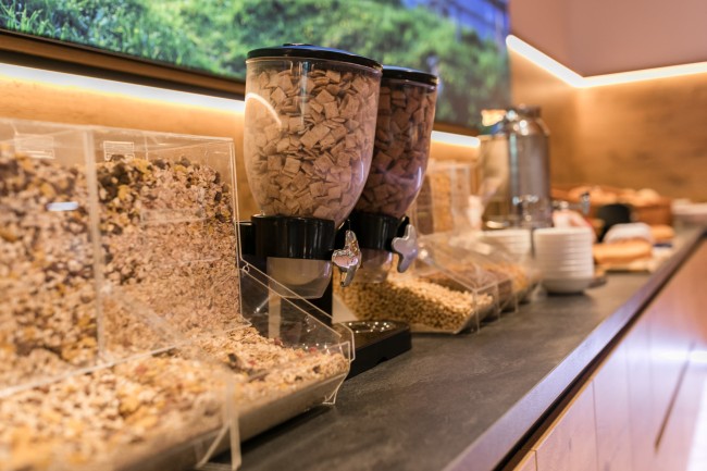 Müslispender am Buffet